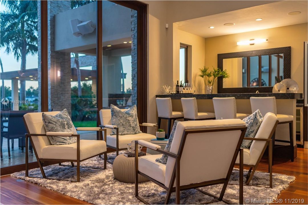 Recently Sold: $4,250,000 (6 beds, 6 baths, 5718 Square Feet)