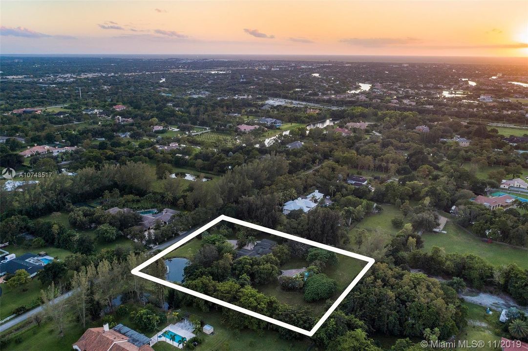 Недавно продано: $1,399,000 (5 спален, 4 ванн, 3740 Квадратных фут)
