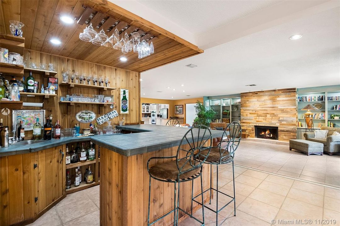 Недавно продано: $1,399,000 (5 спален, 4 ванн, 3740 Квадратных фут)