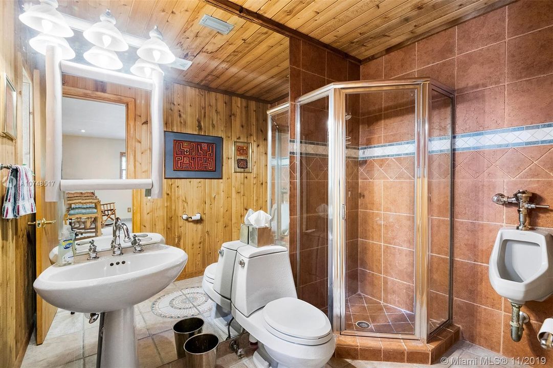 Недавно продано: $1,399,000 (5 спален, 4 ванн, 3740 Квадратных фут)