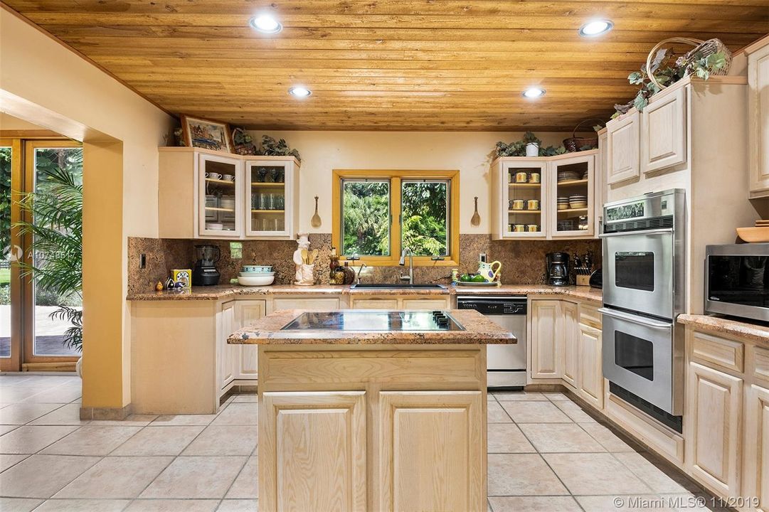 Недавно продано: $1,399,000 (5 спален, 4 ванн, 3740 Квадратных фут)