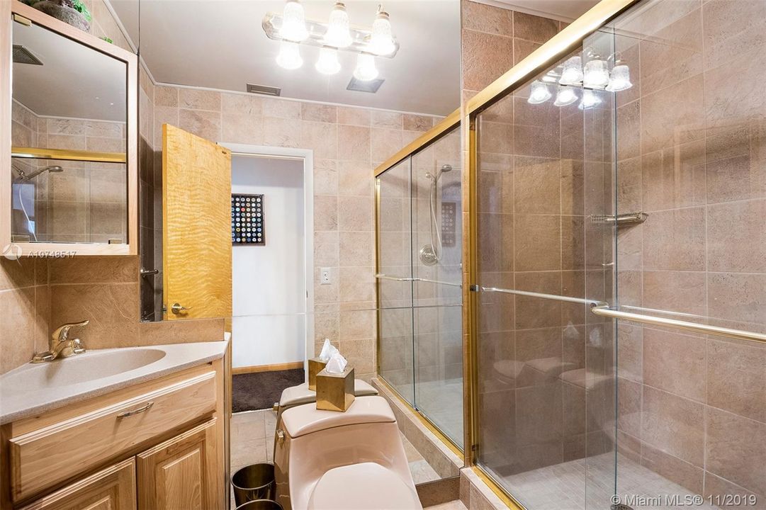 Недавно продано: $1,399,000 (5 спален, 4 ванн, 3740 Квадратных фут)