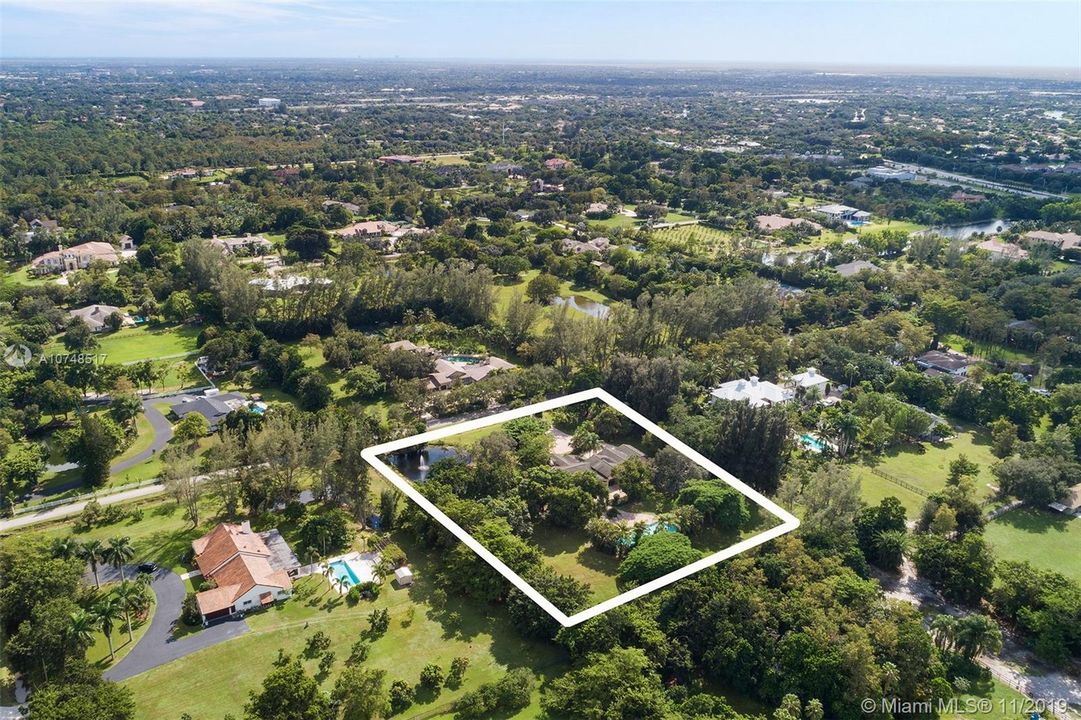 Недавно продано: $1,399,000 (5 спален, 4 ванн, 3740 Квадратных фут)