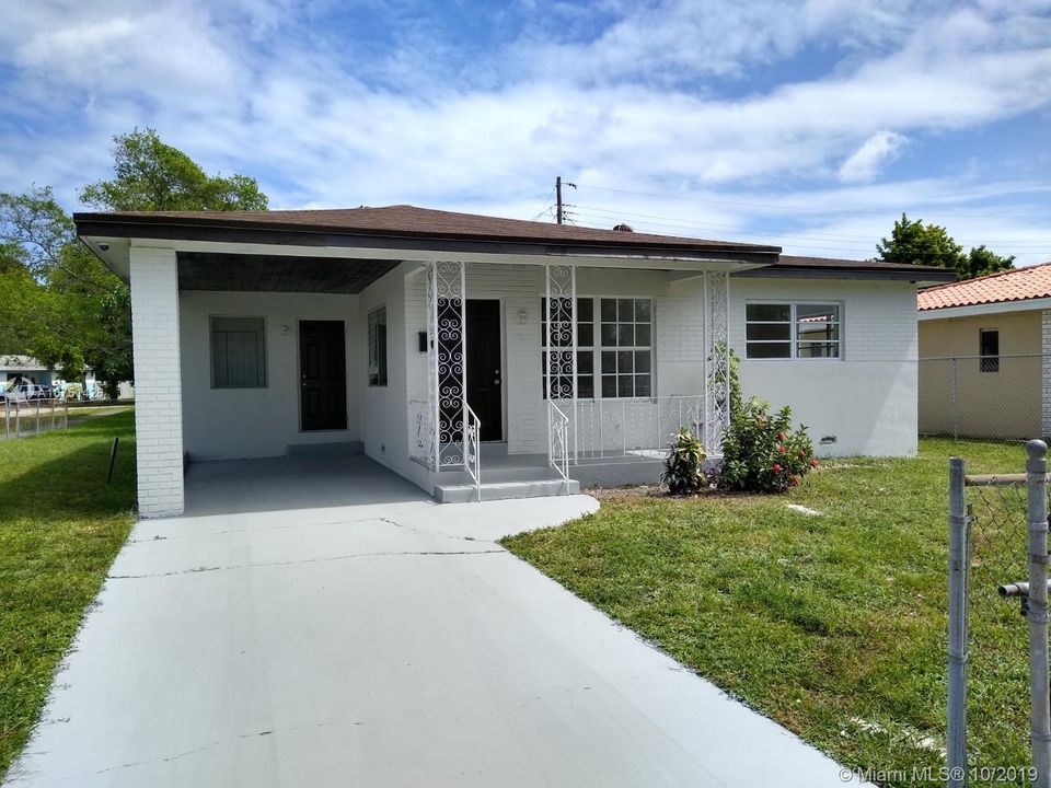 Recently Sold: $249,000 (3 beds, 2 baths, 991 Square Feet)