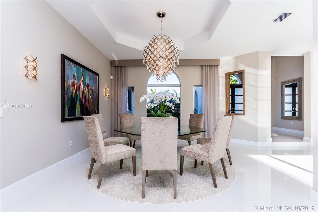 Recently Sold: $1,988,111 (5 beds, 4 baths, 4638 Square Feet)