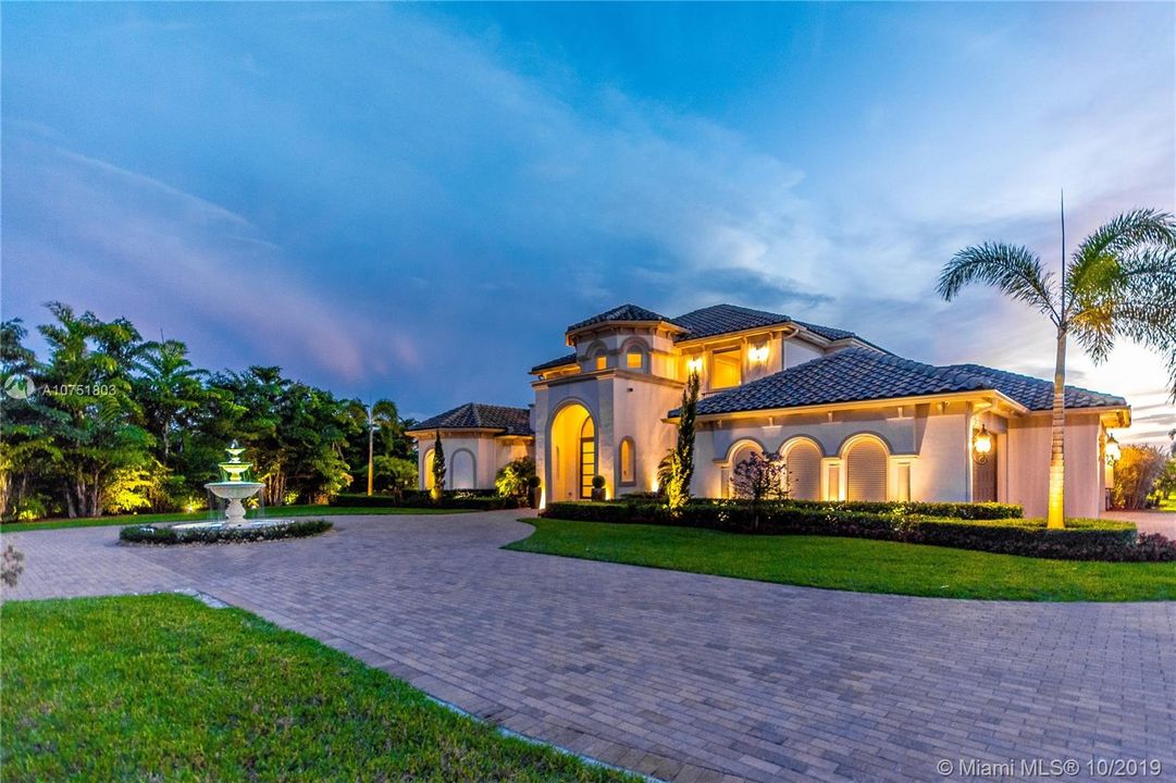 Recently Sold: $1,988,111 (5 beds, 4 baths, 4638 Square Feet)