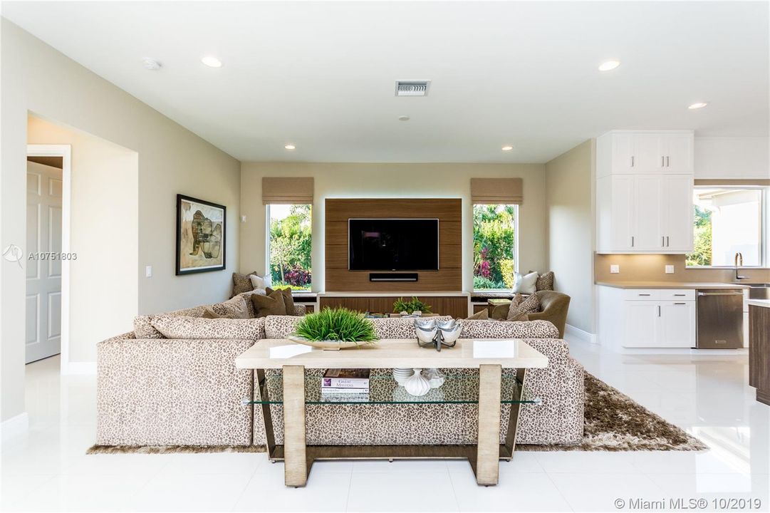 Recently Sold: $1,988,111 (5 beds, 4 baths, 4638 Square Feet)