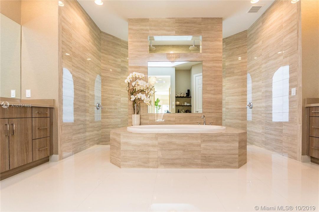 Recently Sold: $1,988,111 (5 beds, 4 baths, 4638 Square Feet)
