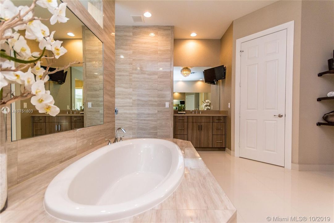 Recently Sold: $1,988,111 (5 beds, 4 baths, 4638 Square Feet)