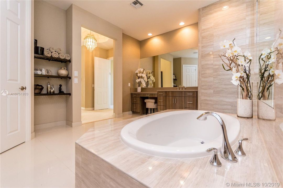 Recently Sold: $1,988,111 (5 beds, 4 baths, 4638 Square Feet)