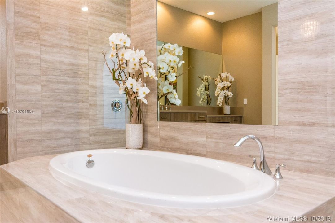 Recently Sold: $1,988,111 (5 beds, 4 baths, 4638 Square Feet)