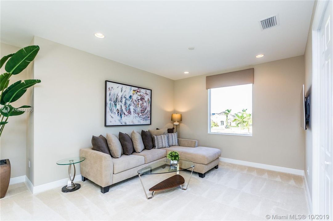 Recently Sold: $1,988,111 (5 beds, 4 baths, 4638 Square Feet)