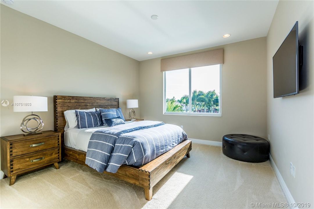 Recently Sold: $1,988,111 (5 beds, 4 baths, 4638 Square Feet)