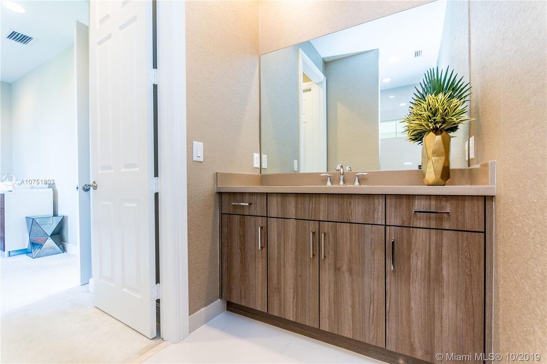 Recently Sold: $1,988,111 (5 beds, 4 baths, 4638 Square Feet)