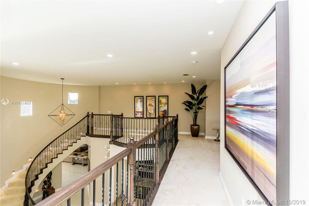 Recently Sold: $1,988,111 (5 beds, 4 baths, 4638 Square Feet)