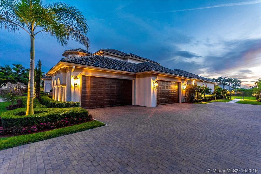 Recently Sold: $1,988,111 (5 beds, 4 baths, 4638 Square Feet)