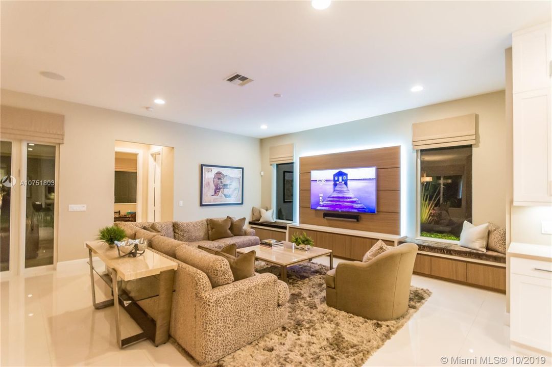 Recently Sold: $1,988,111 (5 beds, 4 baths, 4638 Square Feet)