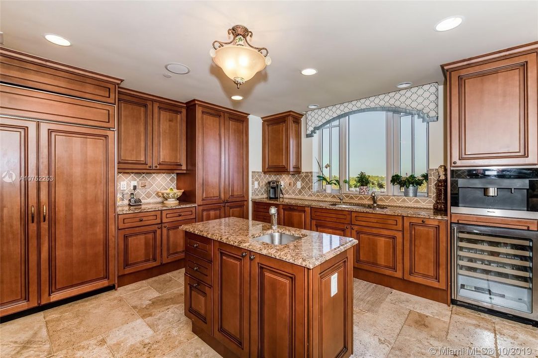 Recently Sold: $3,150,000 (4 beds, 4 baths, 3314 Square Feet)