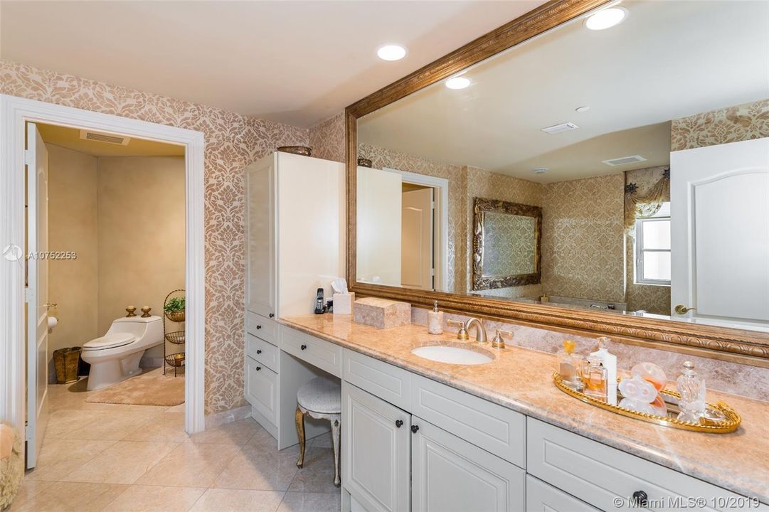 Recently Sold: $3,150,000 (4 beds, 4 baths, 3314 Square Feet)