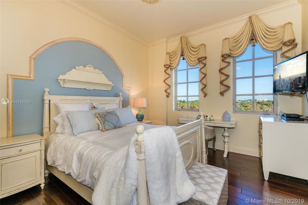Recently Sold: $3,150,000 (4 beds, 4 baths, 3314 Square Feet)
