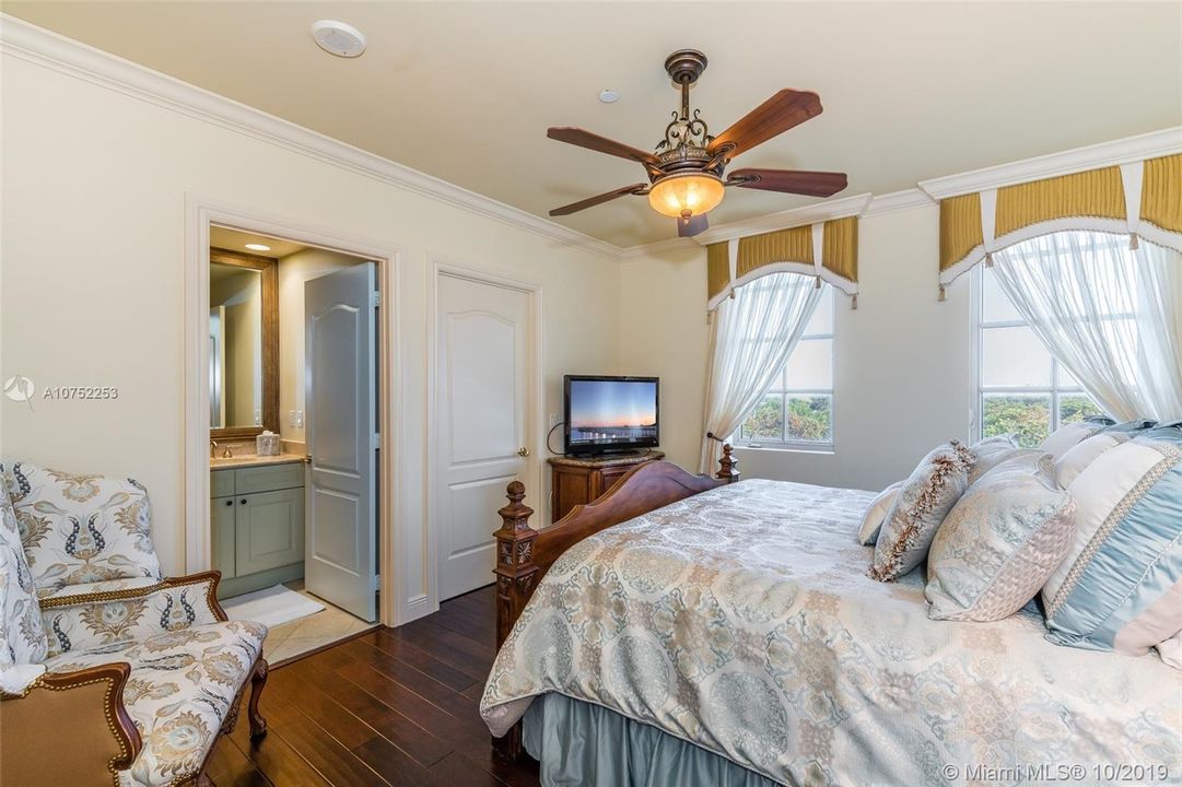 Recently Sold: $3,150,000 (4 beds, 4 baths, 3314 Square Feet)