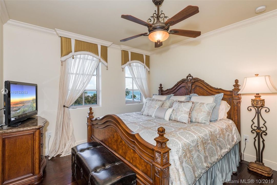 Recently Sold: $3,150,000 (4 beds, 4 baths, 3314 Square Feet)