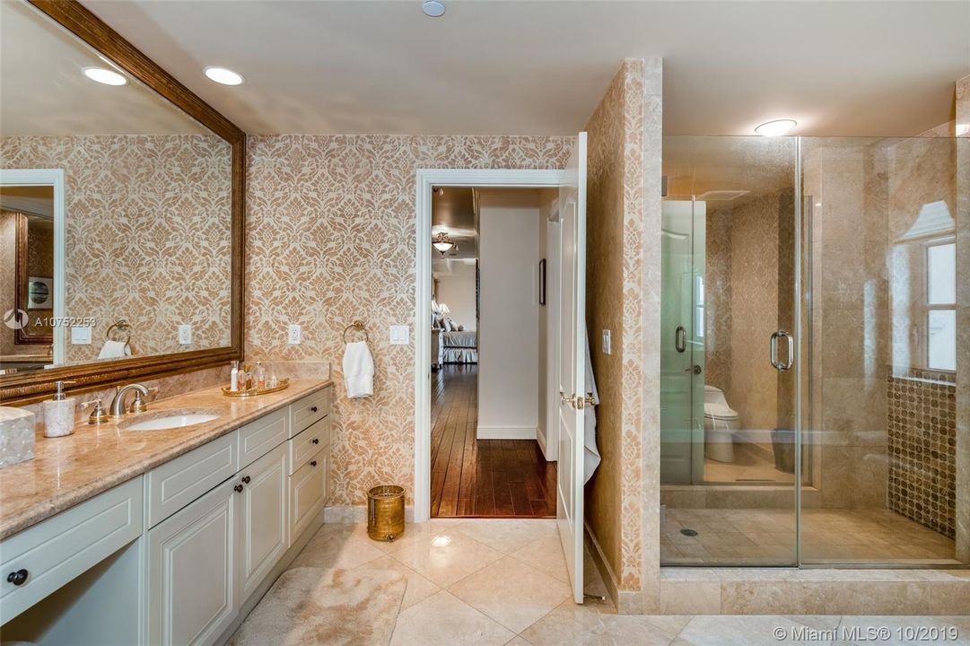 Recently Sold: $3,150,000 (4 beds, 4 baths, 3314 Square Feet)
