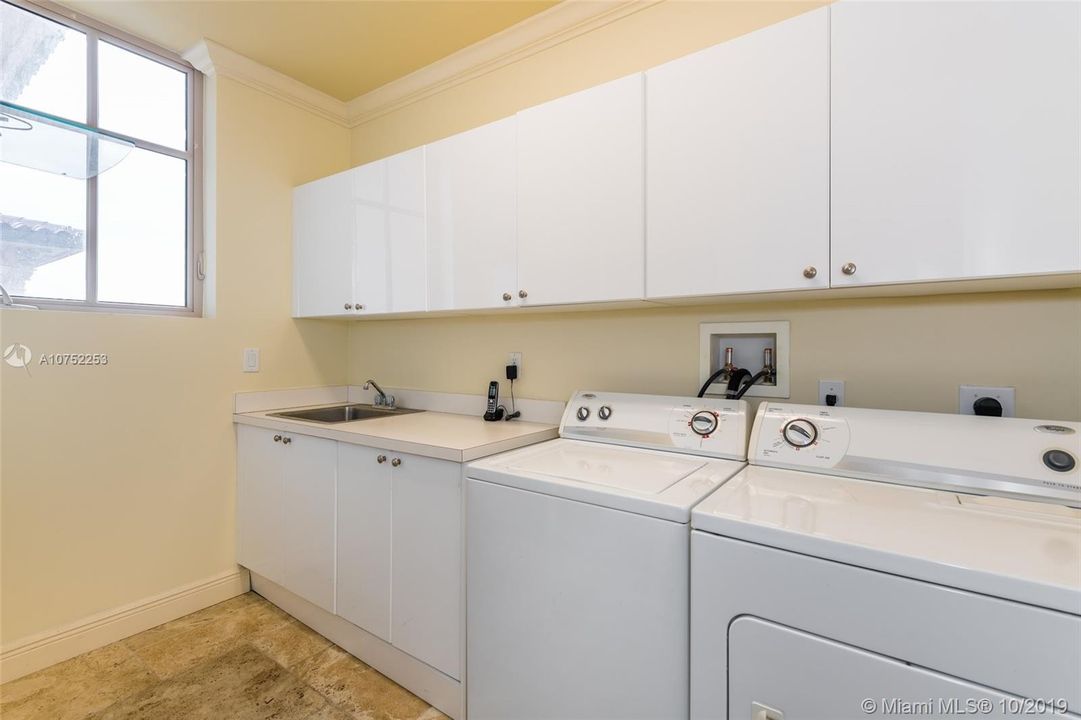 Recently Sold: $3,150,000 (4 beds, 4 baths, 3314 Square Feet)