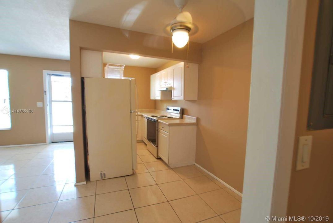 Vendido Recientemente: $99,000 (1 camas, 1 baños, 600 Pies cuadrados)