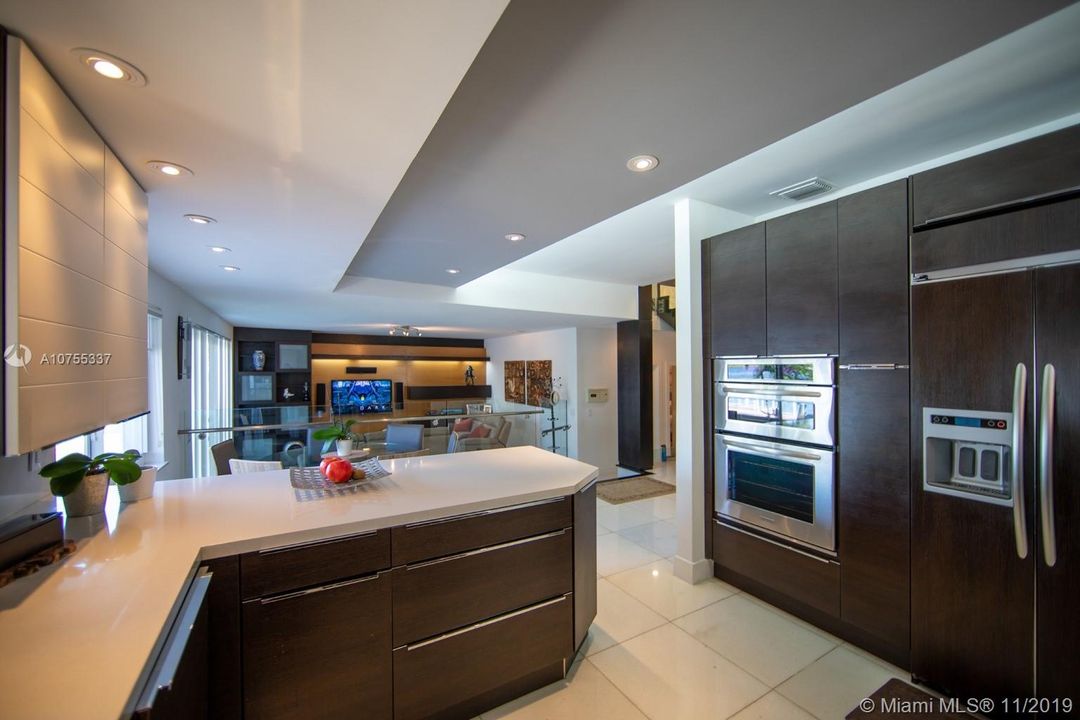 Vendido Recientemente: $1,489,000 (5 camas, 5 baños, 3080 Pies cuadrados)