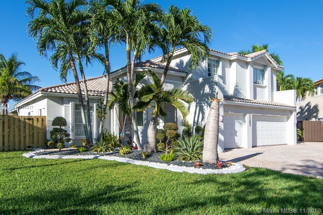 Vendido Recientemente: $1,489,000 (5 camas, 5 baños, 3080 Pies cuadrados)