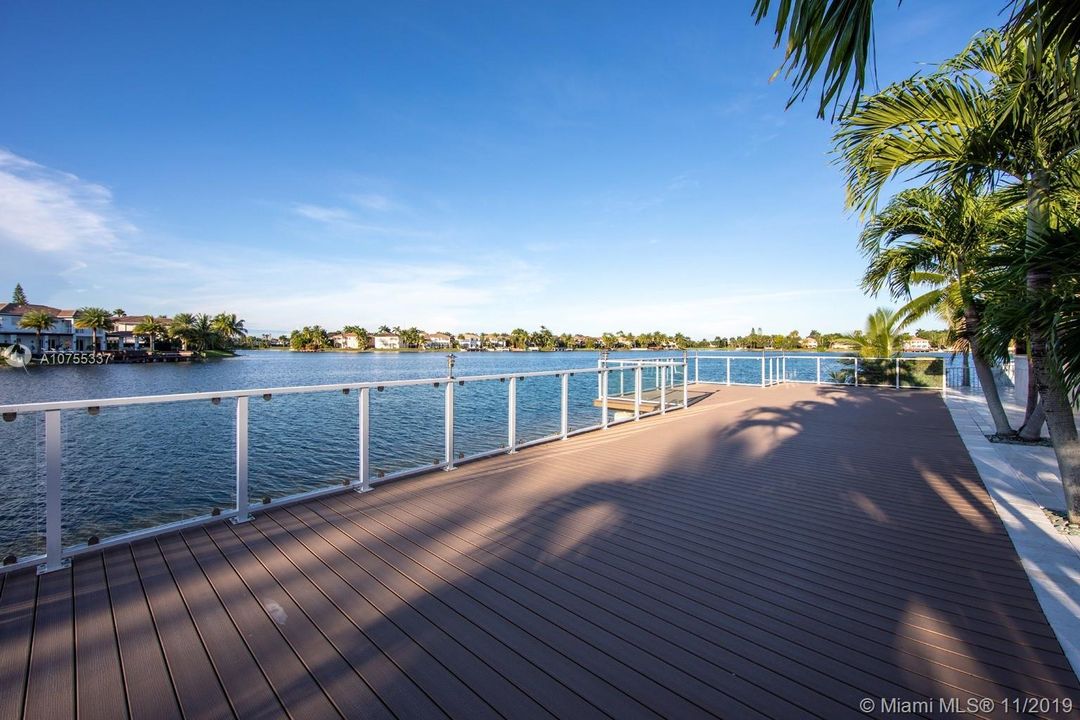 Vendido Recientemente: $1,489,000 (5 camas, 5 baños, 3080 Pies cuadrados)