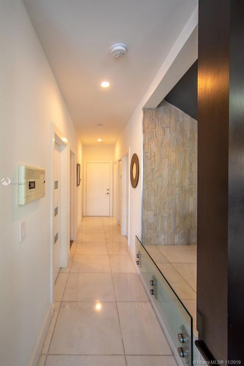 Vendido Recientemente: $1,489,000 (5 camas, 5 baños, 3080 Pies cuadrados)
