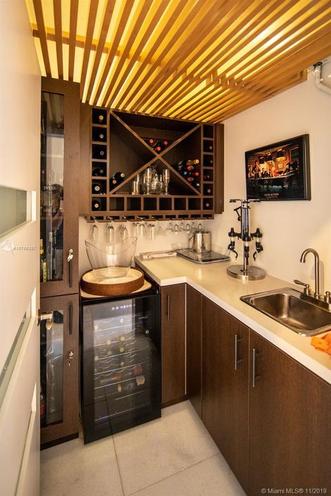 Vendido Recientemente: $1,489,000 (5 camas, 5 baños, 3080 Pies cuadrados)