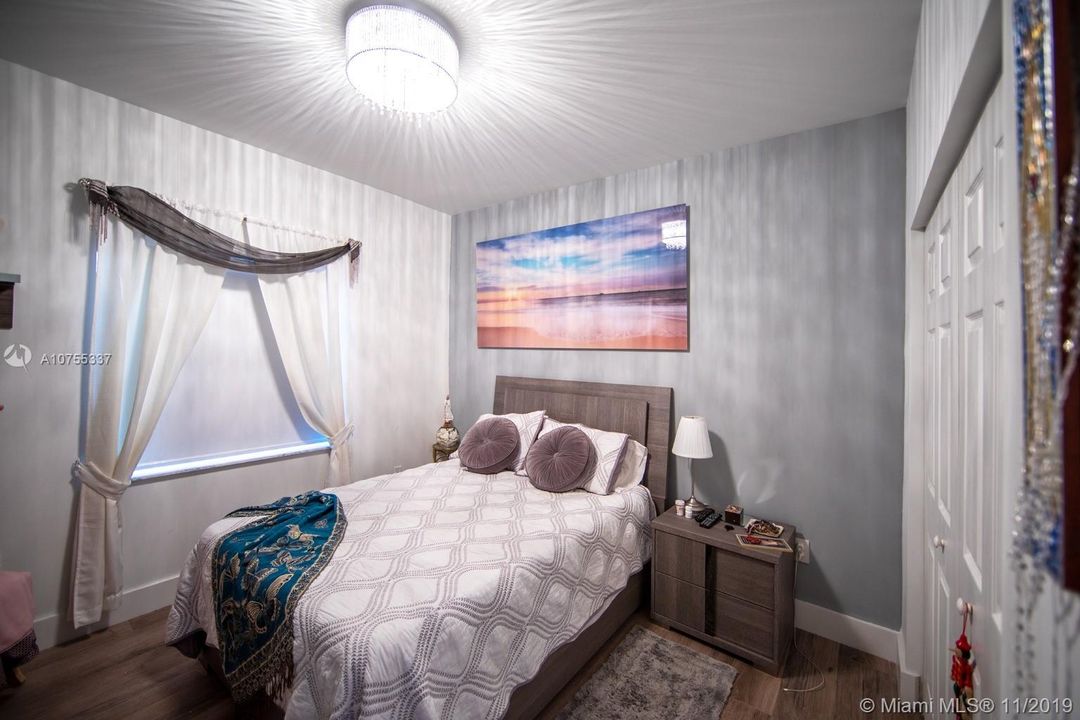Vendido Recientemente: $1,489,000 (5 camas, 5 baños, 3080 Pies cuadrados)