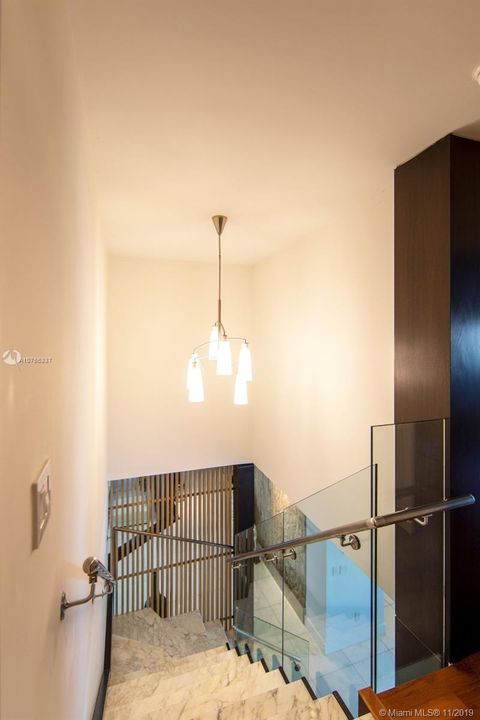 Vendido Recientemente: $1,489,000 (5 camas, 5 baños, 3080 Pies cuadrados)