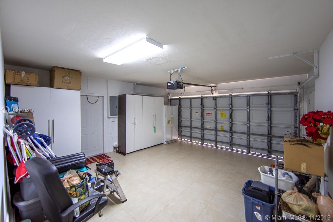 Vendido Recientemente: $1,489,000 (5 camas, 5 baños, 3080 Pies cuadrados)