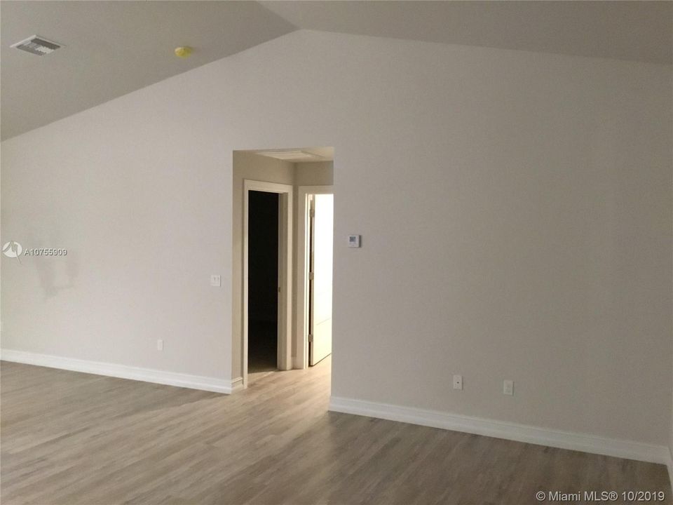 Recently Sold: $289,900 (4 beds, 2 baths, 1511 Square Feet)