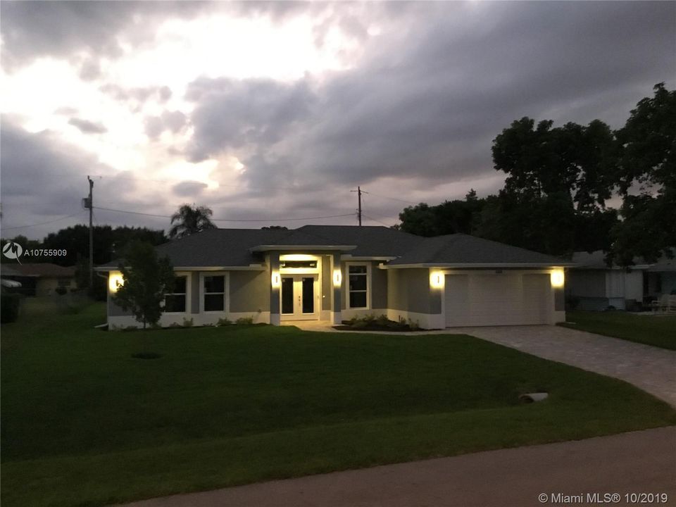 Recently Sold: $289,900 (4 beds, 2 baths, 1511 Square Feet)