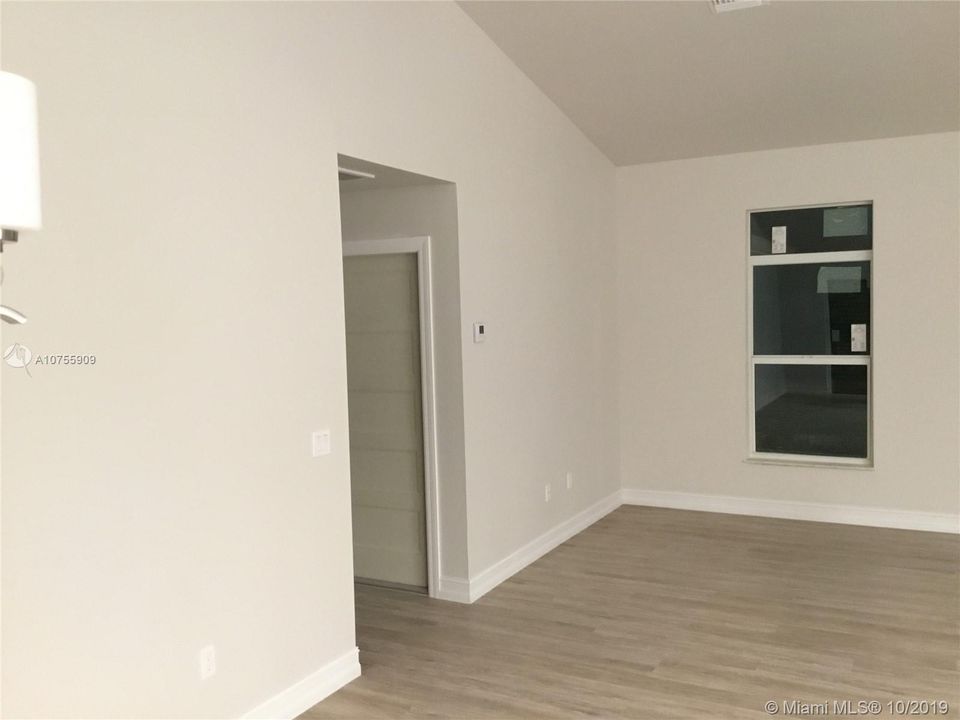 Recently Sold: $289,900 (4 beds, 2 baths, 1511 Square Feet)