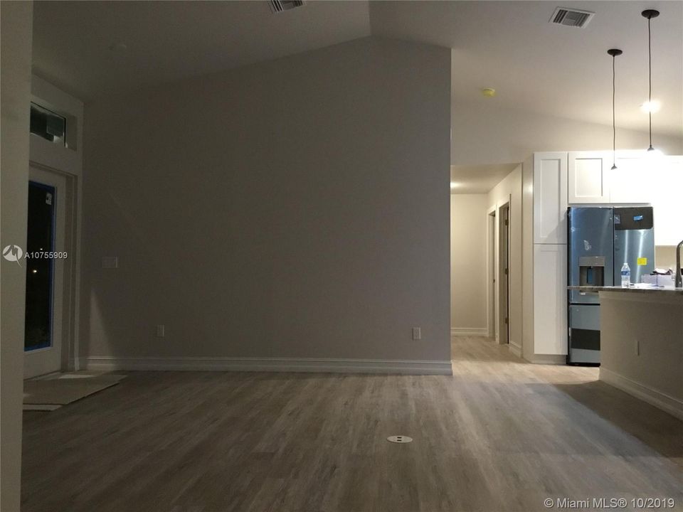 Recently Sold: $289,900 (4 beds, 2 baths, 1511 Square Feet)