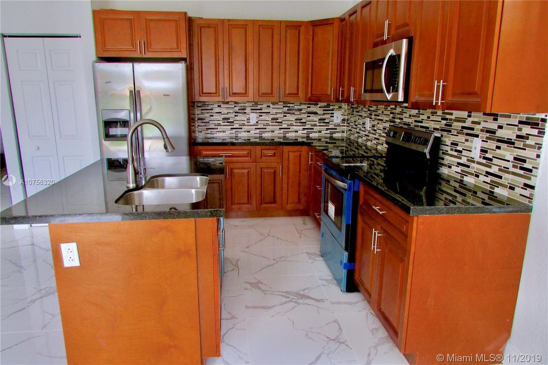 Vendido Recientemente: $279,900 (3 camas, 2 baños, 0 Pies cuadrados)