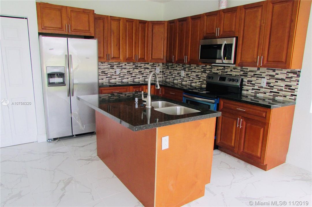 Vendido Recientemente: $279,900 (3 camas, 2 baños, 0 Pies cuadrados)