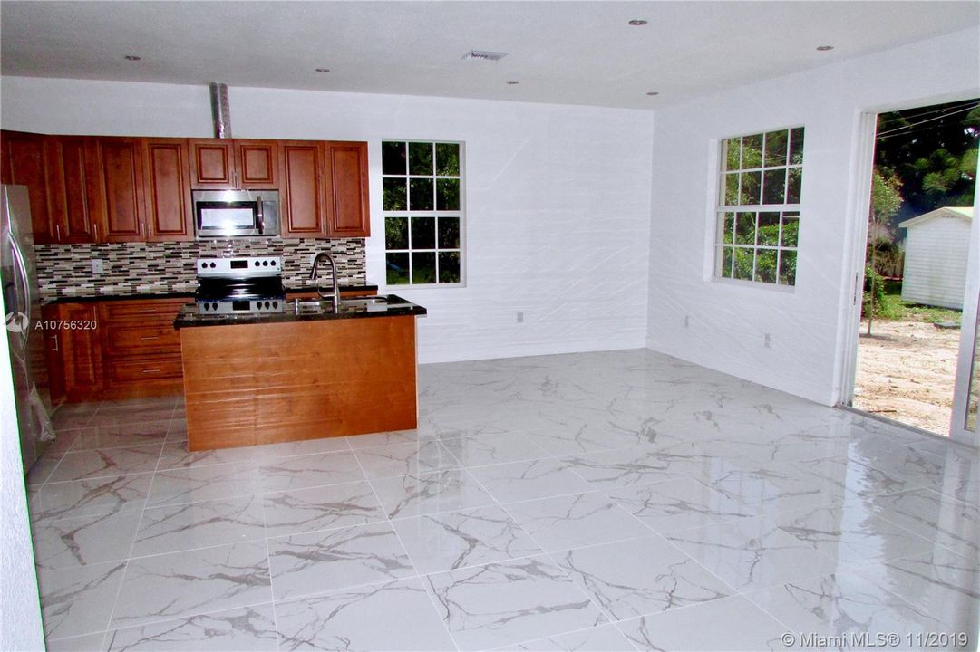 Vendido Recientemente: $279,900 (3 camas, 2 baños, 0 Pies cuadrados)
