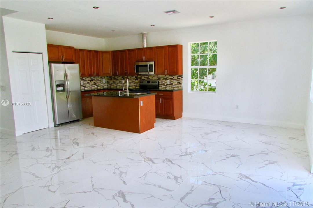Vendido Recientemente: $279,900 (3 camas, 2 baños, 0 Pies cuadrados)