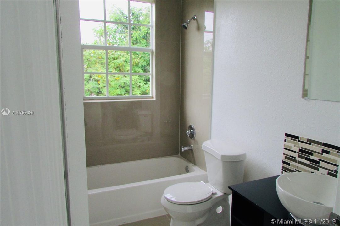 Vendido Recientemente: $279,900 (3 camas, 2 baños, 0 Pies cuadrados)