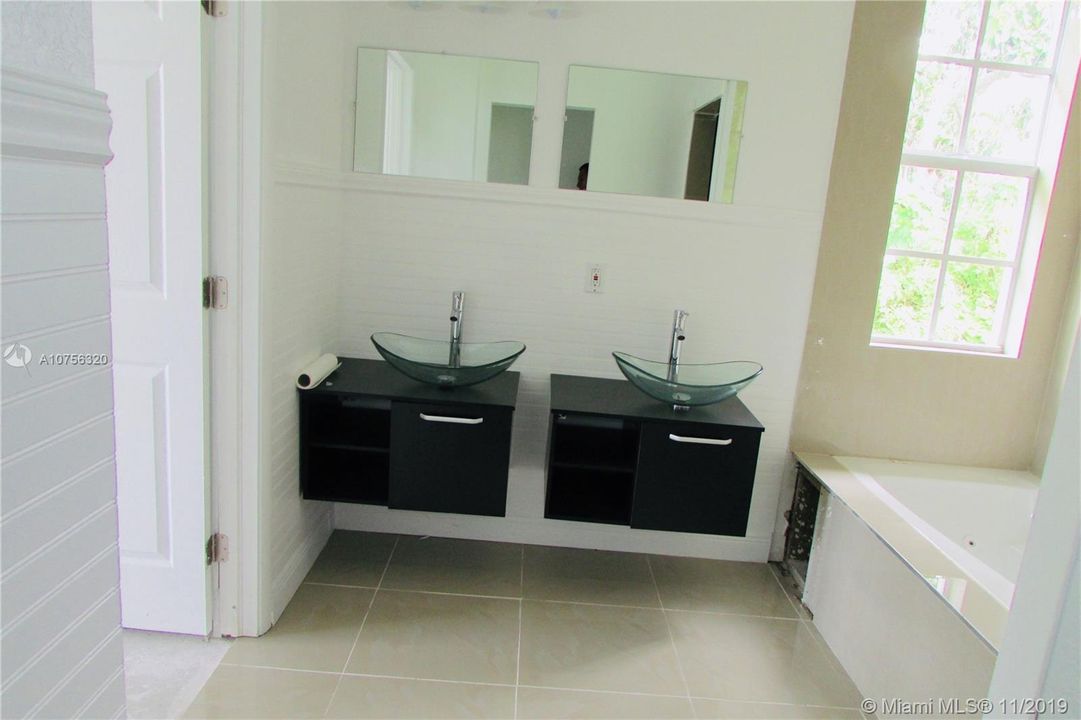 Vendido Recientemente: $279,900 (3 camas, 2 baños, 0 Pies cuadrados)