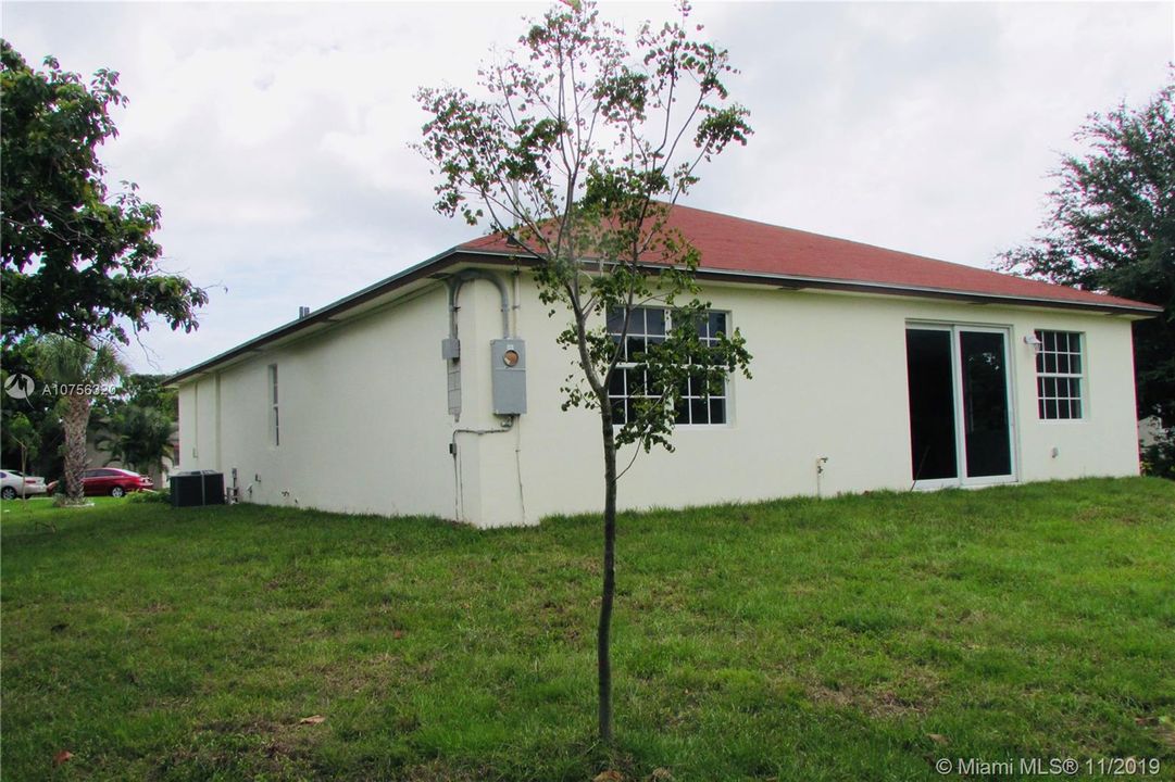 Vendido Recientemente: $279,900 (3 camas, 2 baños, 0 Pies cuadrados)