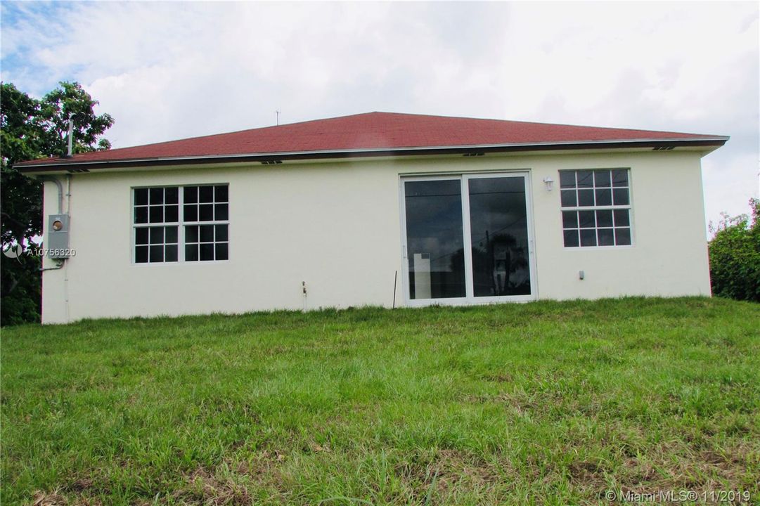 Vendido Recientemente: $279,900 (3 camas, 2 baños, 0 Pies cuadrados)