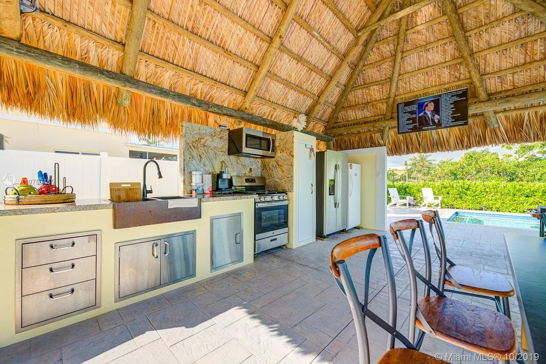 Recently Sold: $1,340,000 (3 beds, 4 baths, 2284 Square Feet)